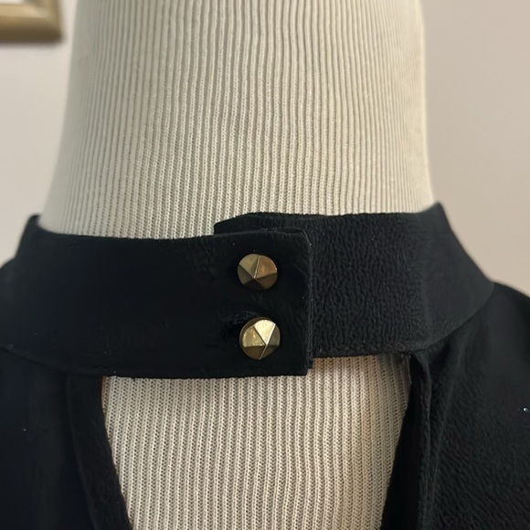 EUC Sienna Sky Black Perforated Work Blouse Short Sleeve Womens Medium - Picture 5 of 9